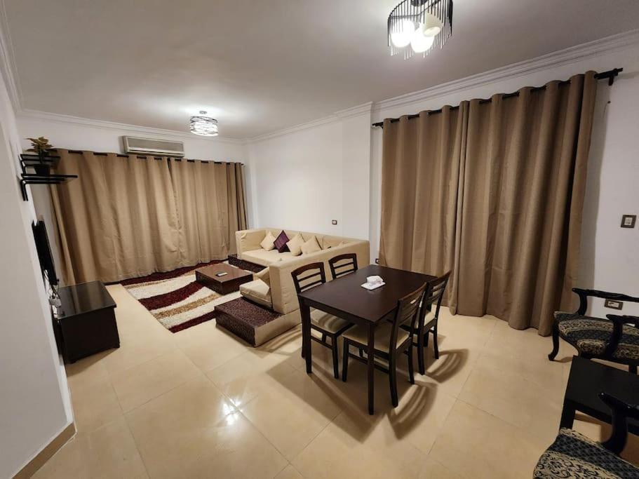 Stylish And Spacious Apartment Cairo